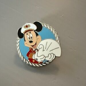 Disney Cruise Line Minnie Mouse towel pin